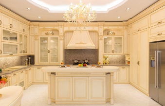 Tìm hiểu về xu hướng làm đẹp tủ bếp bằng phào chỉ trang trí